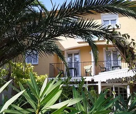 Le Nid מלון ארגלס-סור-מר